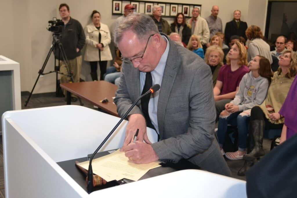 Bellevue Nebraska City Councilman Bob Stinson signing his Oath of Office at the December 2018 City Council Meeting